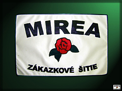 Vyšívané logo firmy