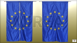Stredové uchytenie zvislej zástavy EÚ